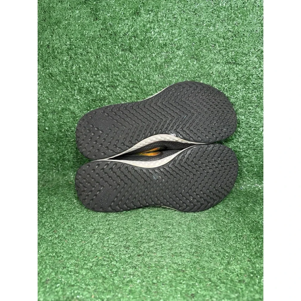 Nike revolution black